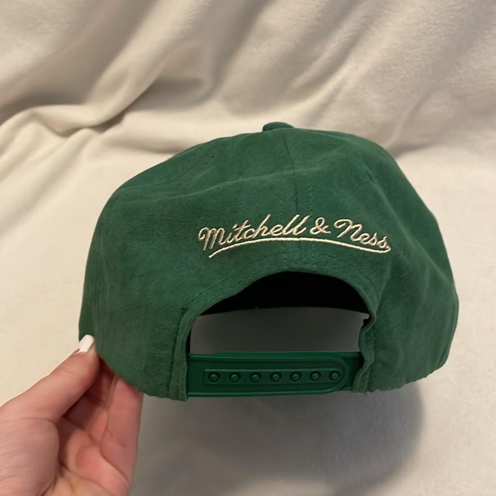 Milwaukee Bucks Mitchell & Ness Green Snapback Hat - Picture 5 of 6